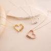 Collana con pendente a cuore inciso personalizzato con perline