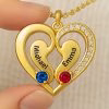 2name2-gold.jpg Collana con ciondolo a cuore personalizzato con nomi incisi e pietre portafortuna