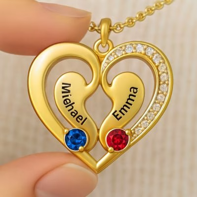 2name2-gold.jpg Collana con ciondolo a cuore personalizzato con nomi incisi e pietre portafortuna