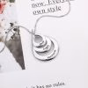 Collana con nome a forma di goccia inciso