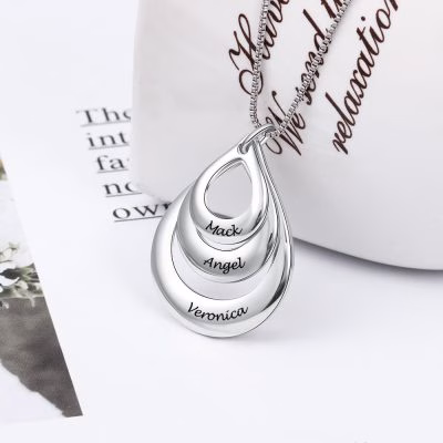 Collana con nome a forma di goccia inciso