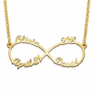 Collana Infinity con 4 nomi con placcatura in oro