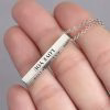 Collana con barra incisa 3D