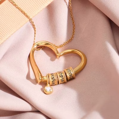 Collana con pendente a cuore inciso personalizzato con perline